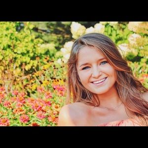 Meet your Posher, Kayla